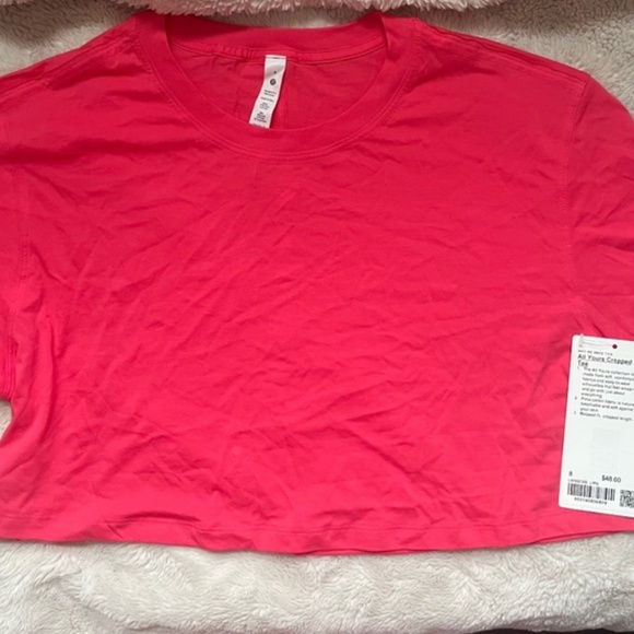 All yours crop tee lululemon in the colour lipgloss - Picture 2 of 3